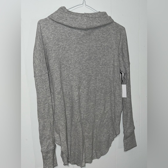 Aritzia Thermal Cowlneck - Picture 7 of 7